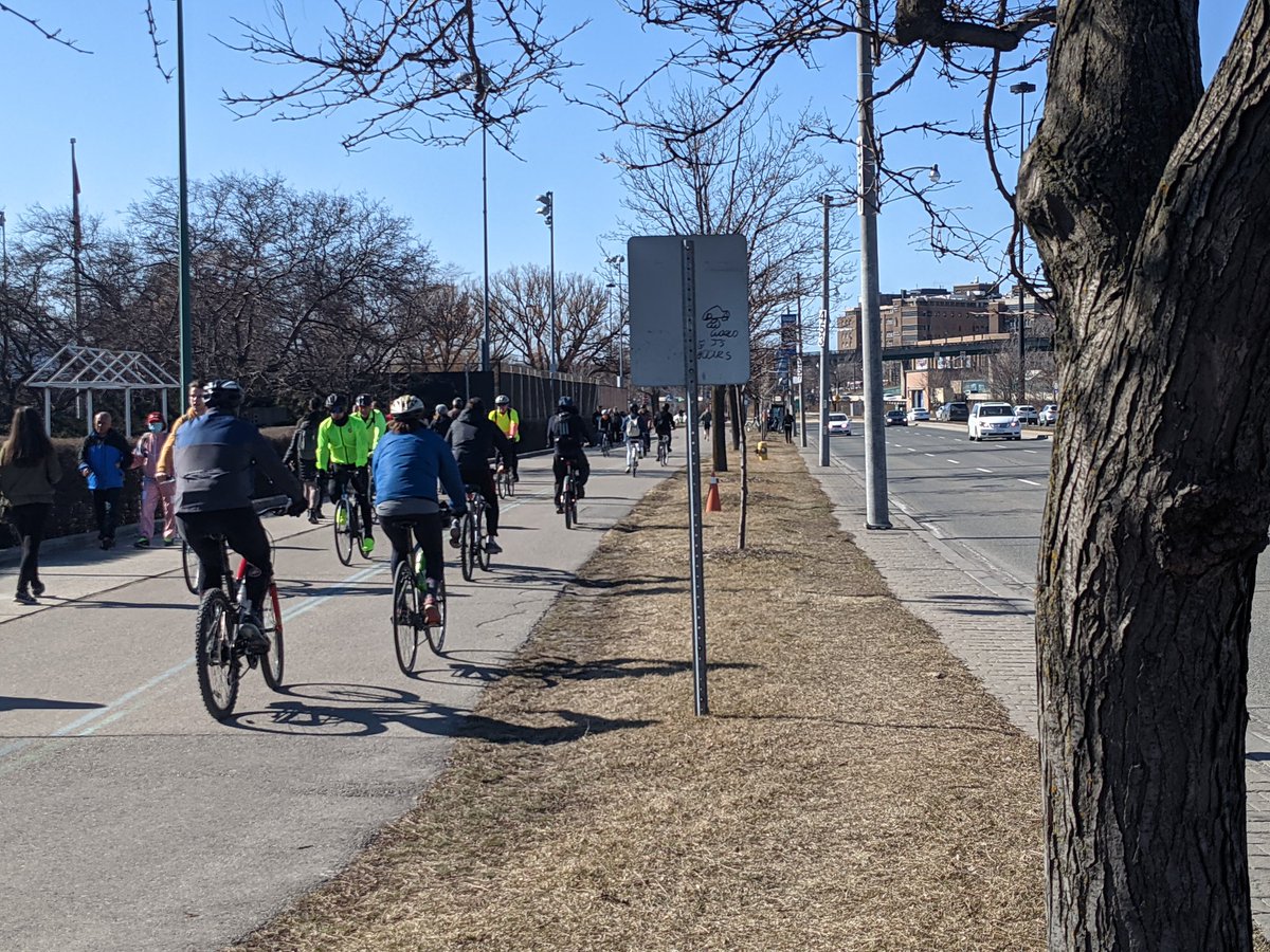 KevinRupasinghe's tweet photo. The weather is getting nice quickly. There is a shortage of space on the trail and it is only going to get busier. Using some space on Lake Shore West for #ActiveTO will help tens of thousands of Torontonians safely get outside &amp; stay healthy https://t.co/XWQ8086QLT