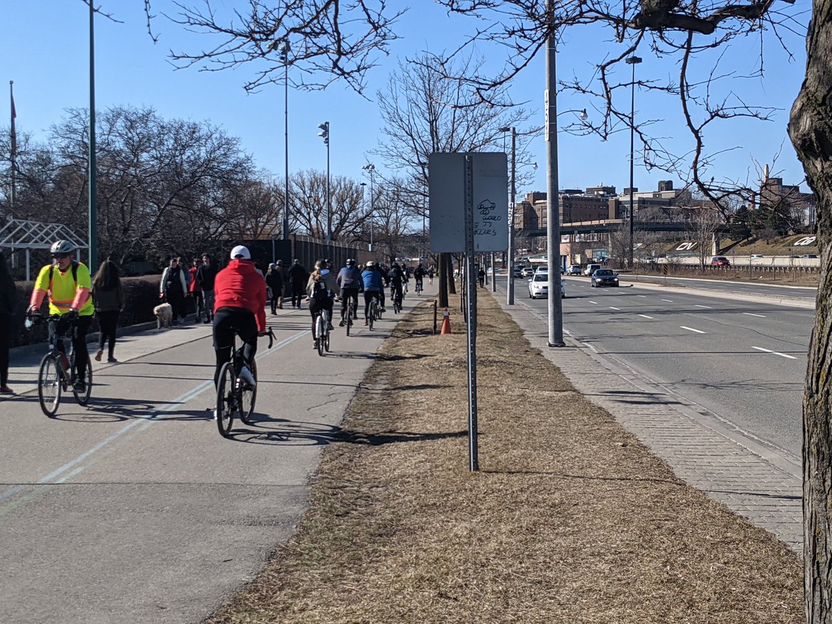 KevinRupasinghe's tweet photo. The weather is getting nice quickly. There is a shortage of space on the trail and it is only going to get busier. Using some space on Lake Shore West for #ActiveTO will help tens of thousands of Torontonians safely get outside &amp; stay healthy https://t.co/XWQ8086QLT