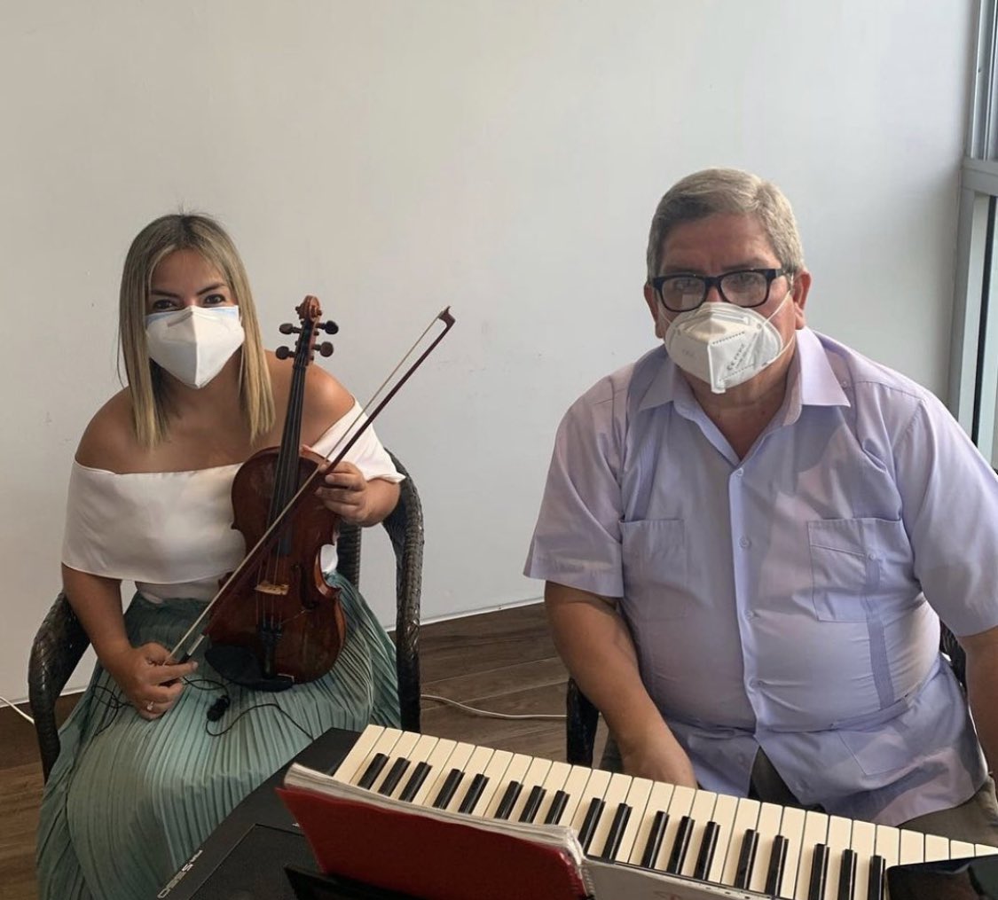 mariajo_jimenez's tweet photo. Ayúdennos a reactivar este trabajo que tanto ama el señor Jiménez alias mi papá ❣️ Me dice “ extraño chivear oye ... dile a todo mis millones de ex alumnos que hagan sus CLICS en internet “ Tocamos en eventos: cumpleaños / matrimonios / bautizos / pedidas de mano @FranFerreroMD https://t.co/mUEIahmxIv