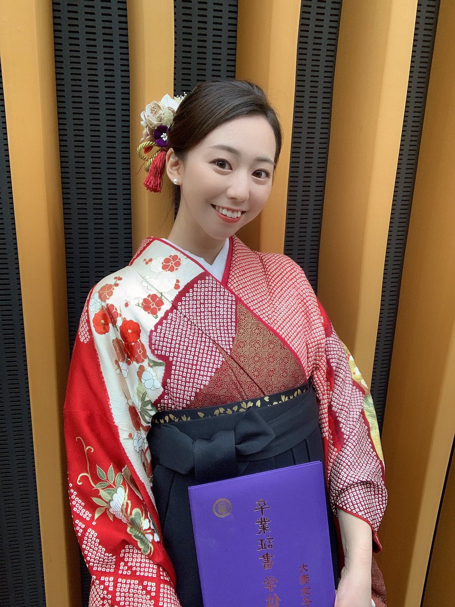 ___risa126's tweet photo. 皆様お久しぶりです☺︎
大学卒業しました🌸🎓 https://t.co/Y0eQp8R2ns