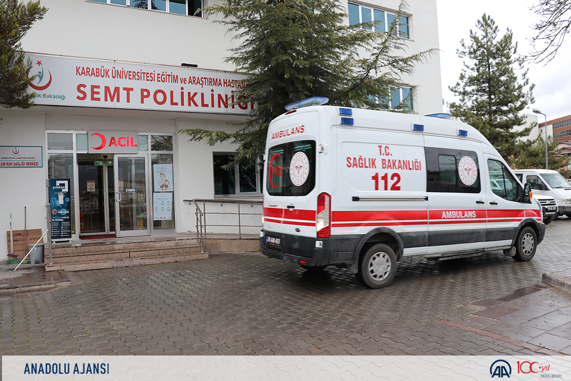 anadoluajansi's tweet photo. Zamanla yarışan acil servis ekipleri gece gündüz demeden görev başında 

İş yükünün arttığı Kovid-19 sürecinde fedakarca çalışmalarını sürdüren acil servis ekipleri, vatandaşlara tedbirlere uyma çağrısı yapıyor https://t.co/LRDpwNfvpD https://t.co/hbn0vriliI
