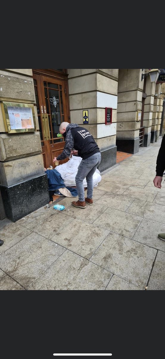 Two_Brews_'s tweet photo. Plenty of hot drinks, biscuits, sausage barms and cheese toasties given out today. Always plenty of laughs with this morning teamβ€οΈ
Thank you for your time today guys, a pleasure as always π to everyone in the group, thank you for caring and sharing β€οΈ#oneaimonemission #twobrews https://t.co/IhaqlmBuCY