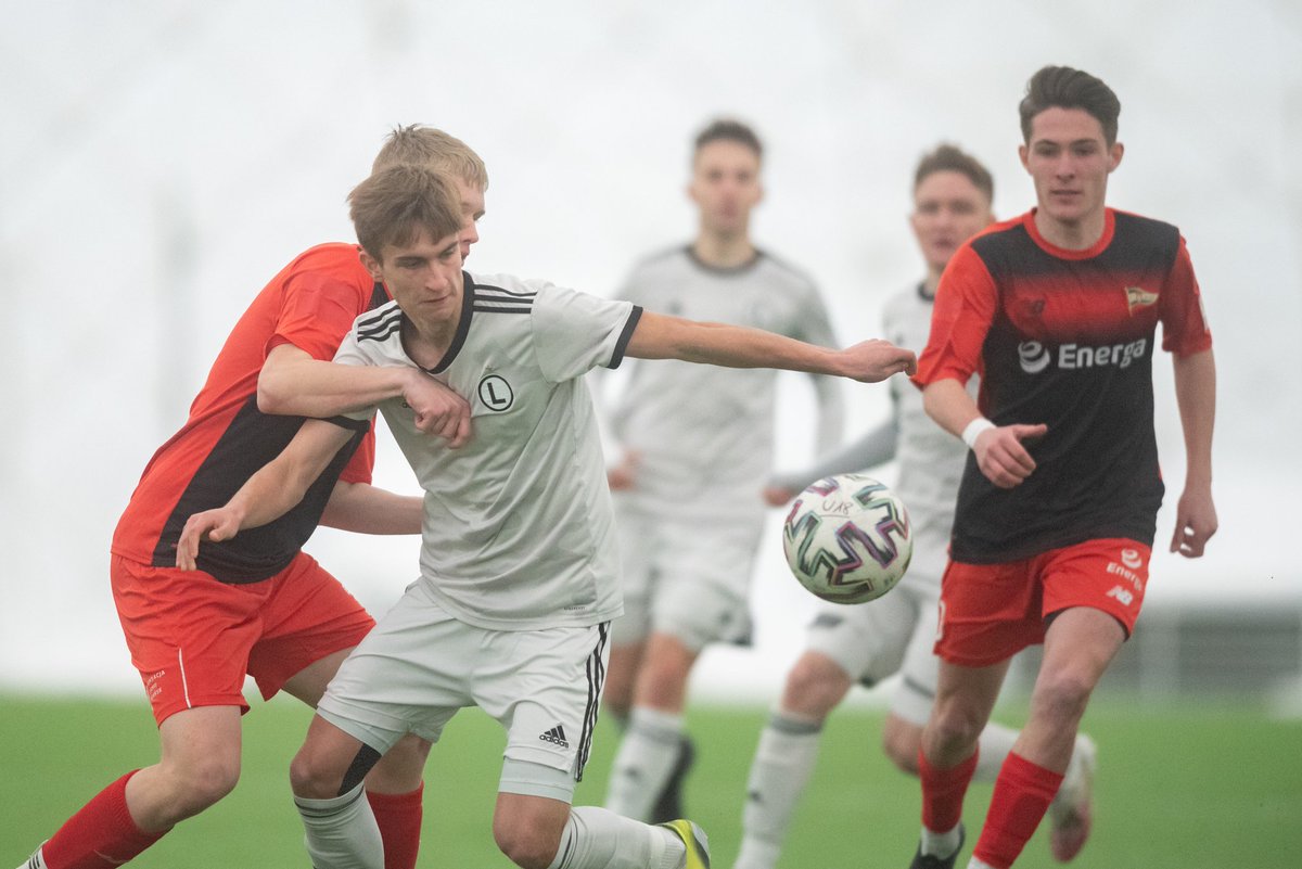 Akademia_Legii's tweet photo. 📸 Tak w obiektywie @AleksandraWor wyglądał sobotni mecz 20. kolejki #CLJ #U18 pomiędzy @LegiaWarszawa i @AkademiaLechii ⚽💥 #AkademiaGra!

Więcej zdjęć
👉 https://t.co/EyFMYvvKaT

Relacja pomeczowa
👉 https://t.co/qgspmHCKSW https://t.co/0VKd2Ux5C6