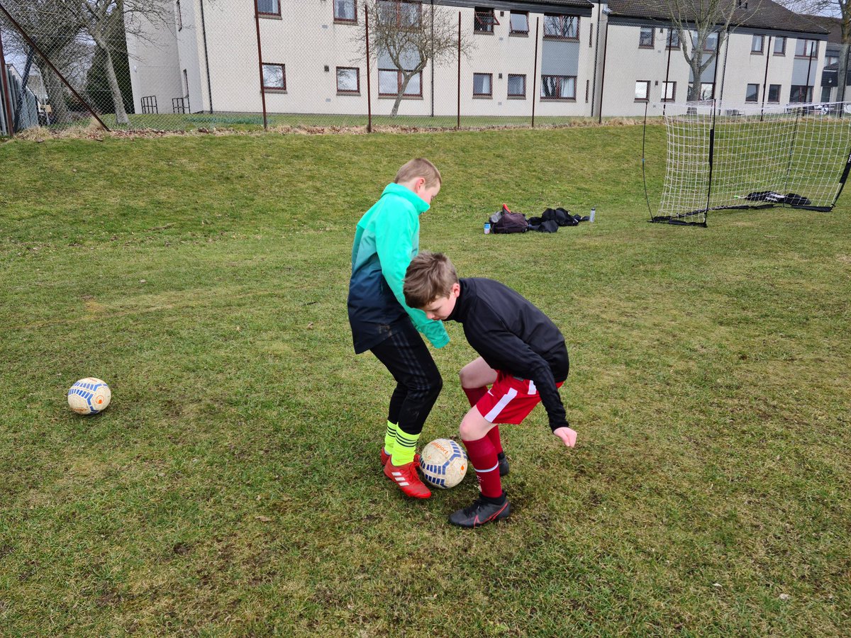 PDAaberdeen's tweet photo. Excellent double session this morning in the sunshine. The players did brilliant working on their predefined development elements. Well done all round and keep up the hard work, enjoy being back with your squads. @jaseduguid @d13mth @lisamarie0036 #development https://t.co/e8OjPYJc5u