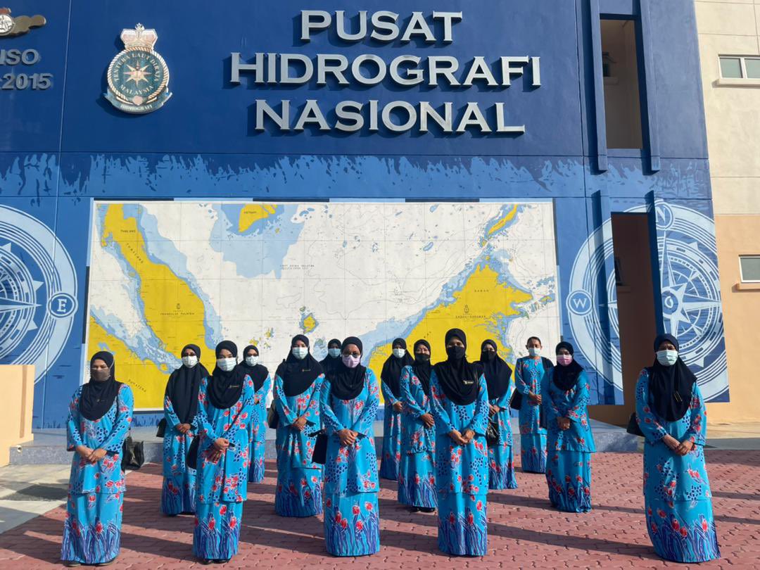 NatHydroCentre's tweet photo. "BERSAMA BERBAKTI".
40 ahli bakat dari @NatHydroCentre turut sertai Mesyuarat Agung Tahunan BAKAT LAUT Kuala Lumpur di mana 20 ahli hadir fizikal yang diketuai oleh Datin Nor Hayati Abdullah manakala 20 lagi ahli hadir secara atas talian di PHN.
#BAKATLAUT
#BersamaBerbakti https://t.co/vFtLDif4Hi