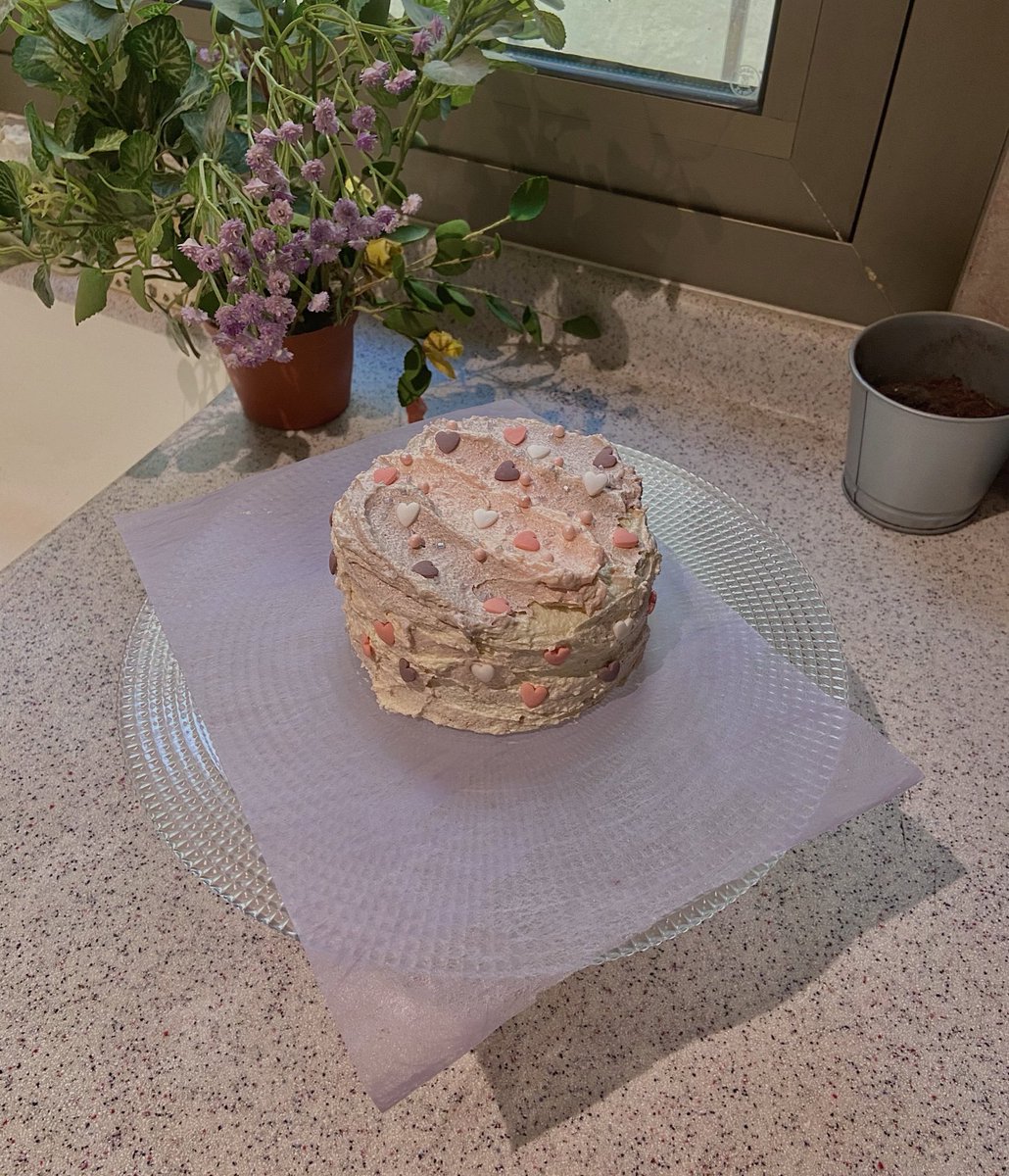 reemamssf's tweet photo. made a mini cake for my beautiful mom for #MothersDay2021 ♡  
(it’s vegan🌱) https://t.co/QOPiAremZR