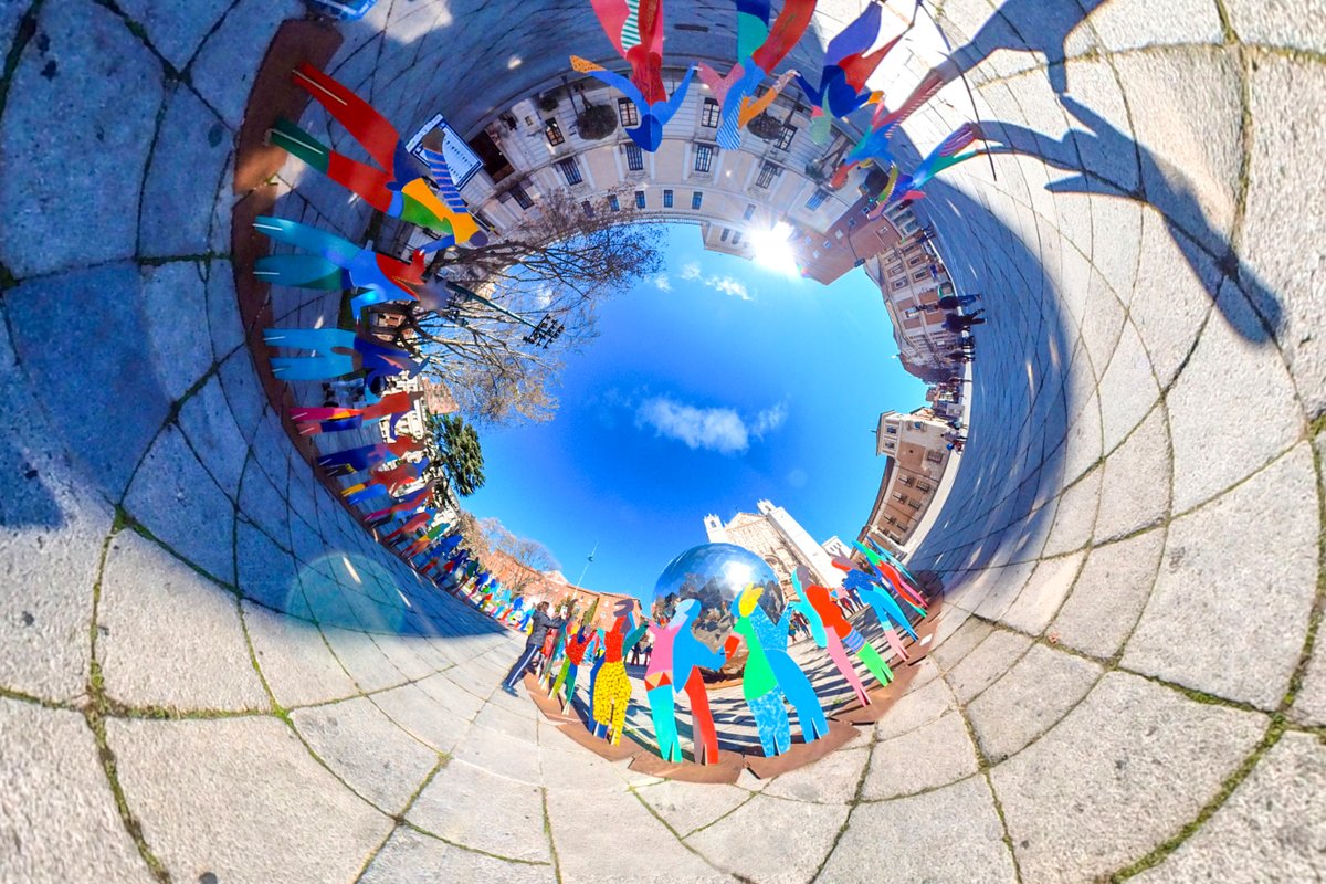 thegabarron's tweet photo. La Fundación Gabarrón lanza su experiencia completa de VR (Realidad Virtual) en formato 360 inmersivo.

https://t.co/TtaIyRDpfz

Esta VR corresponde a la exposición "Universo de Luz"  en Valladolid del 24.10.2020-10.01.2021

#UN75 #ONU75 #ForjandoNuestroFuturo #MiguelAngelZalama https://t.co/WlOB7tfHeK