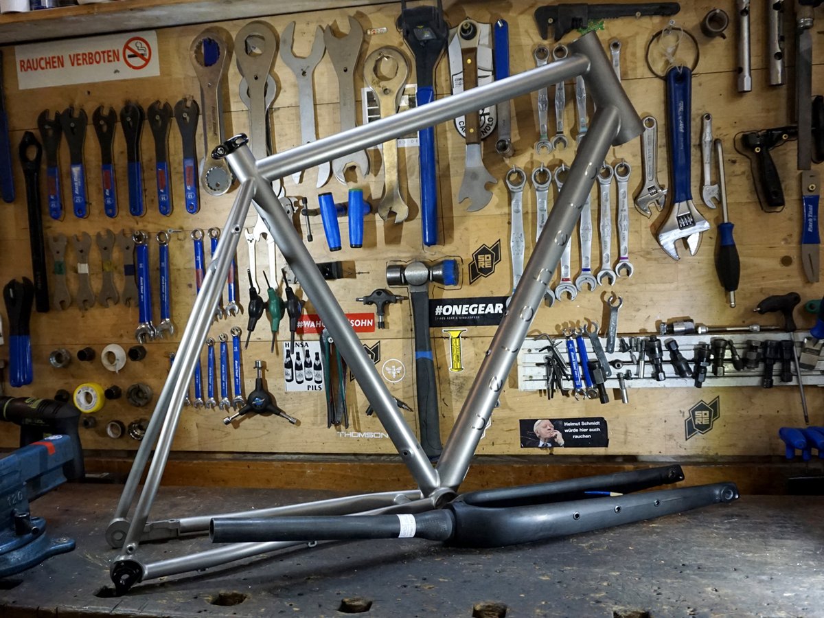 SoreBikes's tweet image. As tough as it gets.

@veloheld iconX Titanium

#frameset #gravelbike #adventurebike #custombike #custombuilt #bikeshop #titaniumframe #titaniumbike #allroad #roadbike #cyclingphotos #instacycling #bikelife #touring #bikepacking #ehrenfeld #köln #sorebikes