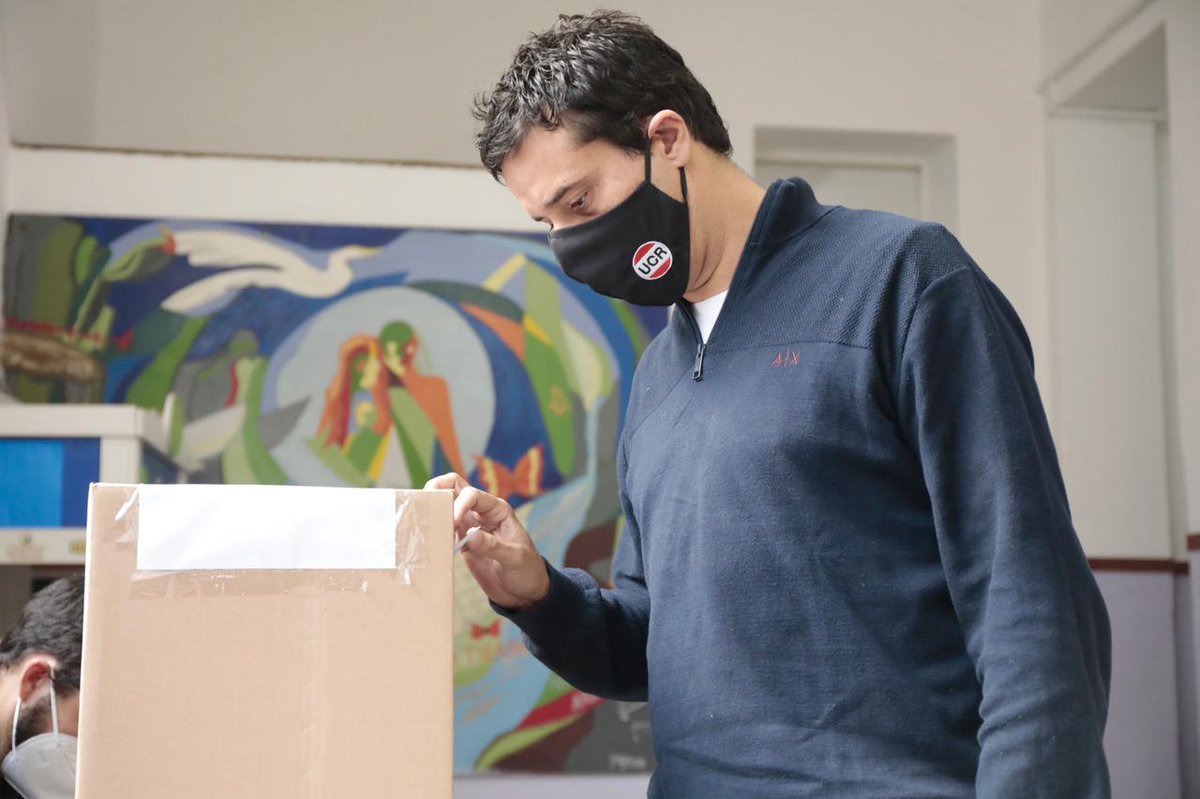 MaxiAbad's tweet photo. Volví a la Escuela Primaria Nº 1, mi escuela de la infancia, esta vez a poner un voto para el futuro de mi partido y de la Argentina. Gracias @ArielMBordaisco por acompañarme en este camino. https://t.co/DeTannAjLR