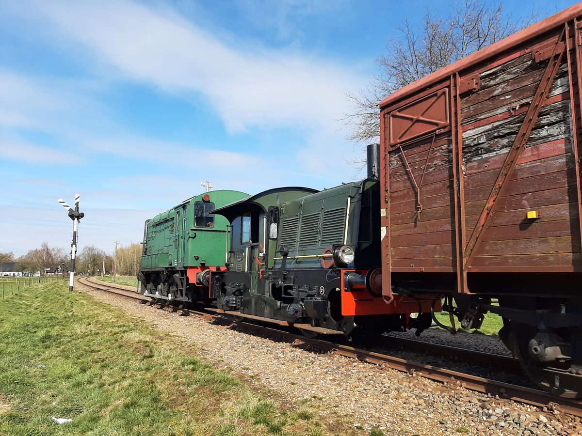 RemconS's tweet photo. Het was weer zaterdag... dus weer op stap met wat materieel op de Koningslijn, een ritje met uitdagingen om alles op z'n plek te krijgen @martreijn #diesellocomotieven #rangeren #treinen https://t.co/qdINoIkQXS