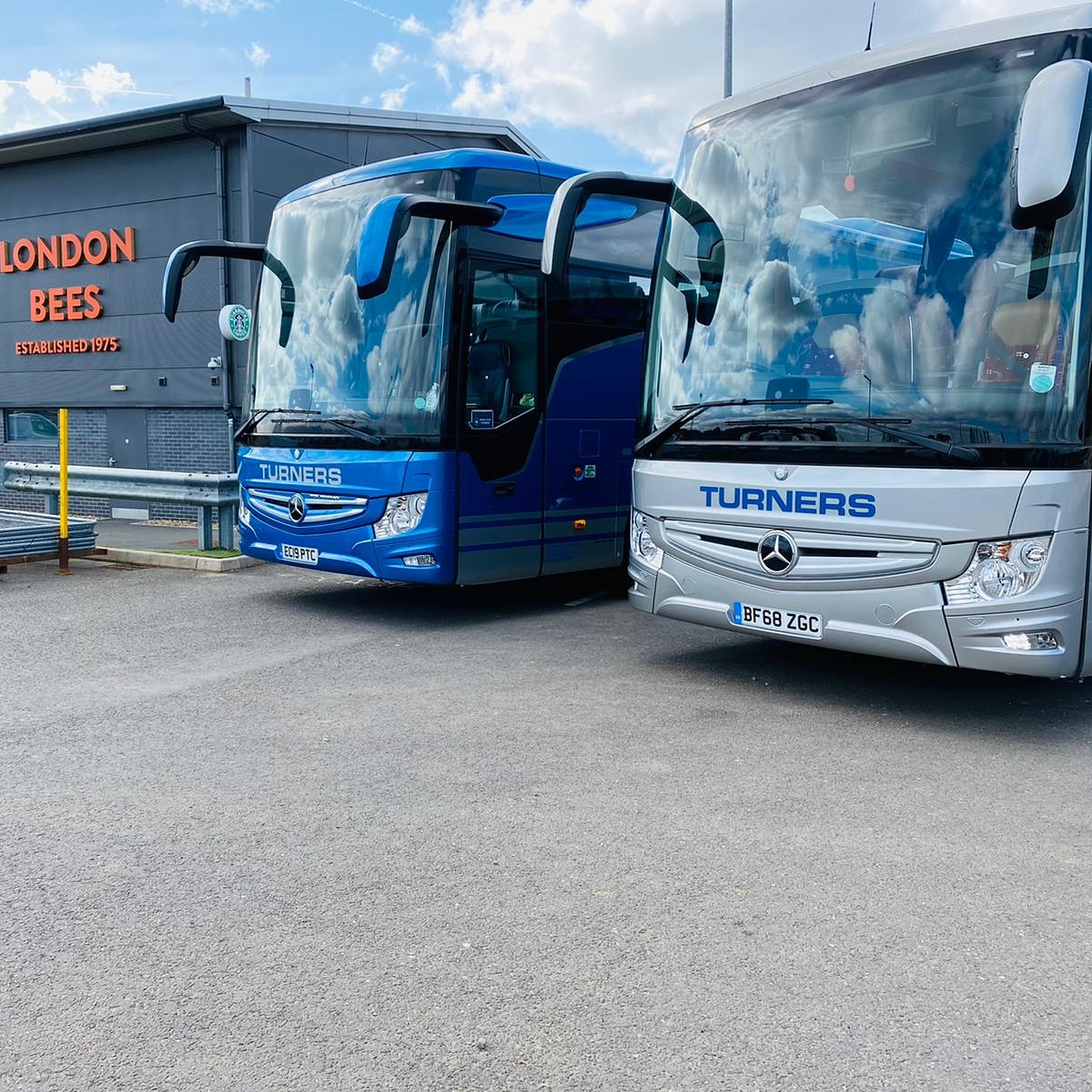 TurnersCoaches's tweet image. Two of the mercs looking good out on a hire today!!!
#coachhire #daysout #weekendsaway
