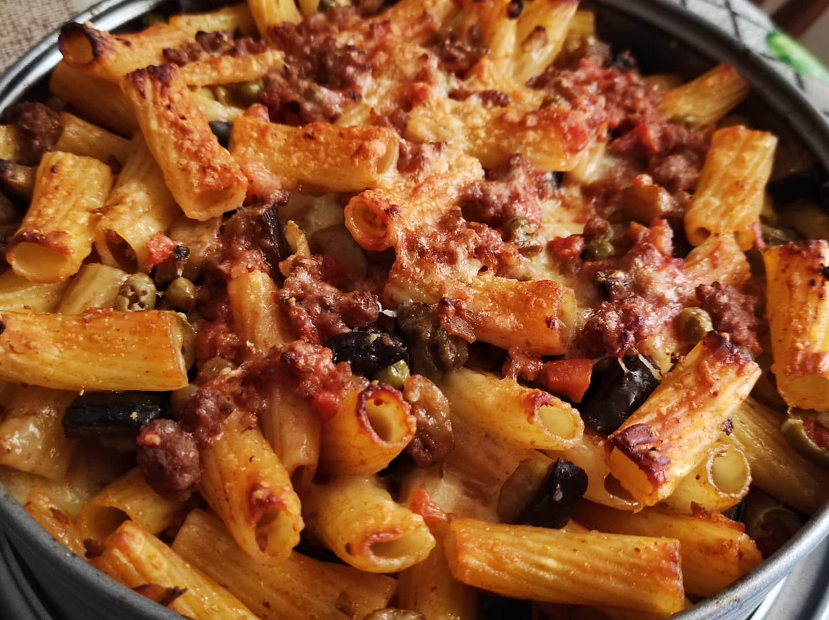 LaDietaMed's tweet photo. La domenica Γ¨ piΓΉ bella se a pranzo c'Γ¨ la PASTA AL FORNO ππ·π Croccante sopra, calda e filante dentro π #mirysfood #dietamediterranea #blogGZ #MangiaItaliano #ricetta #recipe #foodlover #foodphotography #foodporn #yummy #pastalover #pastaalforno #pranzodelladomenica #pranzo https://t.co/RfN5ucKuYd