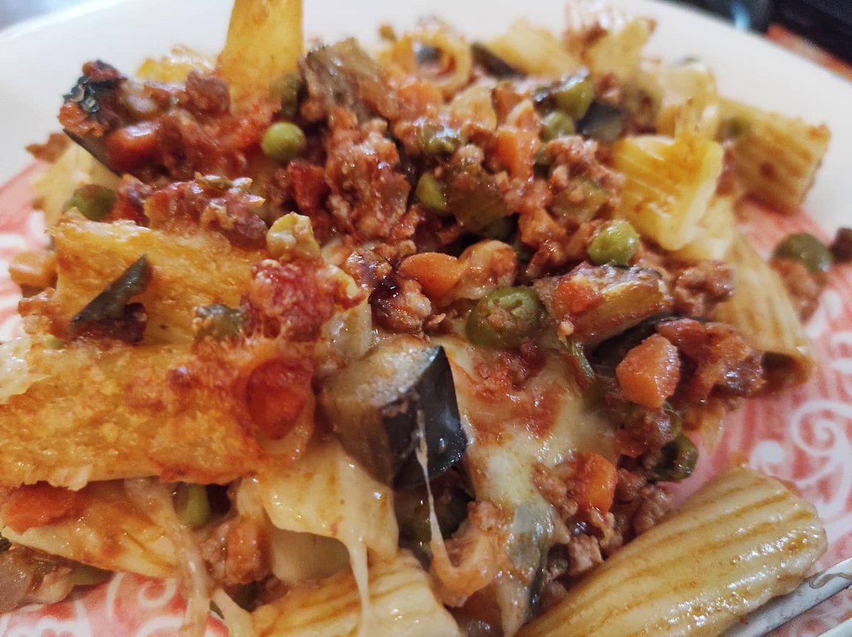 LaDietaMed's tweet photo. La domenica Γ¨ piΓΉ bella se a pranzo c'Γ¨ la PASTA AL FORNO ππ·π Croccante sopra, calda e filante dentro π #mirysfood #dietamediterranea #blogGZ #MangiaItaliano #ricetta #recipe #foodlover #foodphotography #foodporn #yummy #pastalover #pastaalforno #pranzodelladomenica #pranzo https://t.co/RfN5ucKuYd
