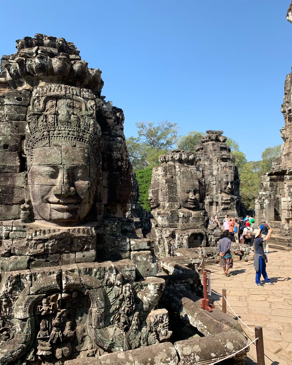yochiruy's tweet photo. The soft, smooth pose of Apsara dance is perfect match to the dry Angkor ruins, It reminds us the prosperity of the ancient kingdom. #bayontemple #apsarasdance #angkorthom #siemreap #cambodia #アプサラダンス #アンコールトム #カンボジア🇰🇭 https://t.co/39kyHBsC5f