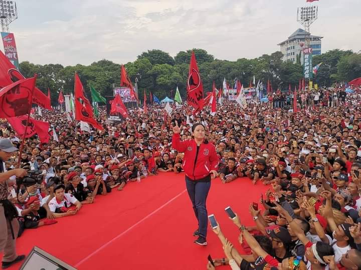 Peri_Sapran's tweet photo. Puan Maharani memperoleh 404.034 suara pada Pemilu 2019. Yg mengantarkannya sbg Ketua DPR RI karena perolehan suara terbanyak. Insya Allah 2024 ada Jodoh Untk duduk sbg RI SATU
@kompascom @detikcom @PDI_Perjuangan 
#MelayuBersatu
#PuanRIsatu
#GerakanMelayuBersatu
#GMB https://t.co/AyECNw8KrO
