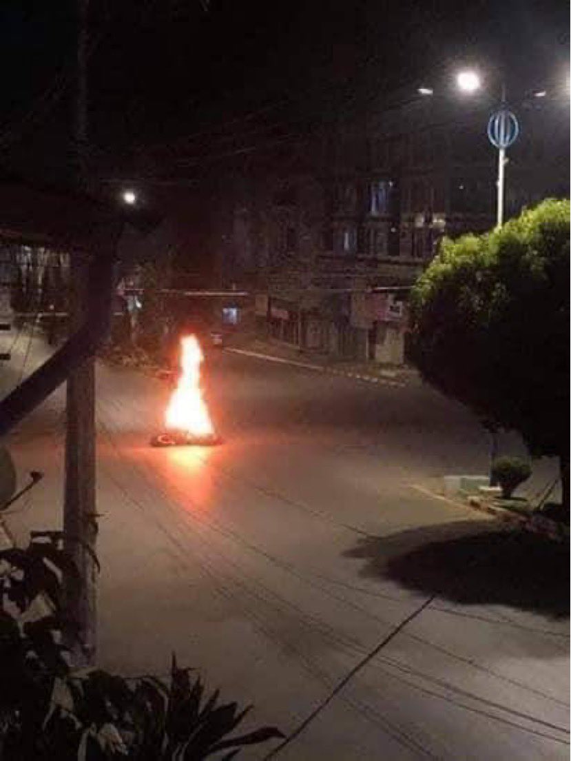 nslwin's tweet photo. Terrorists (#Myanmar Security Forces) set a motorcycle on fire in Taunggyi, Shan State.

#WhatsHappeningInMyanmar #MilkTeaAlliance #Mar21Coup https://t.co/8klSluXb0N