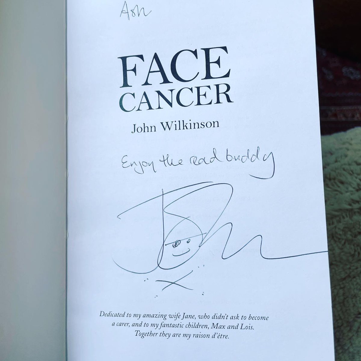 ashalexcooper's tweet photo. So much respect for John & his family. Not only did he manage to write a brutally honest & authentic book about his journey but he did it with humour, humility & an incredibly positive attitude. Rest in peace & be proud of all that you’ve done to help inspire others.
#facecancer https://t.co/QSeE6MHBs1