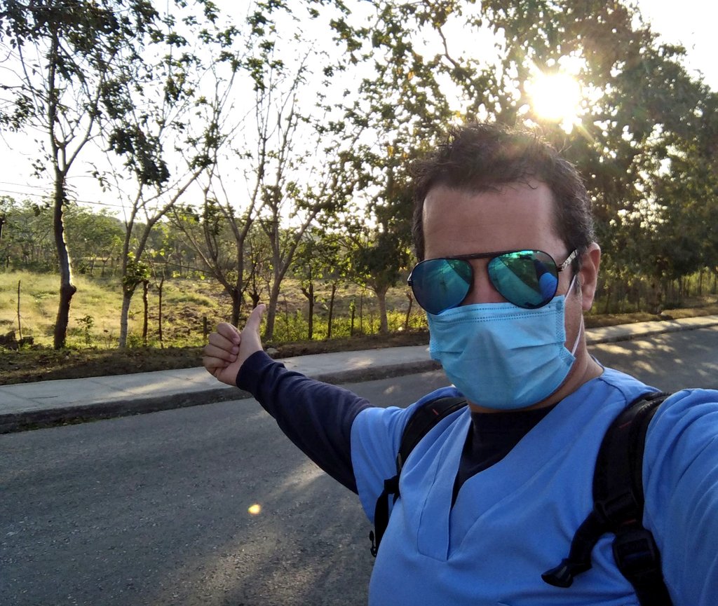 AnestesioLector's tweet photo. #working on Sunday
#instagrameando
Haciendo auto-stop para llegar al hospital... 🤚 https://t.co/2wq7rroOrD