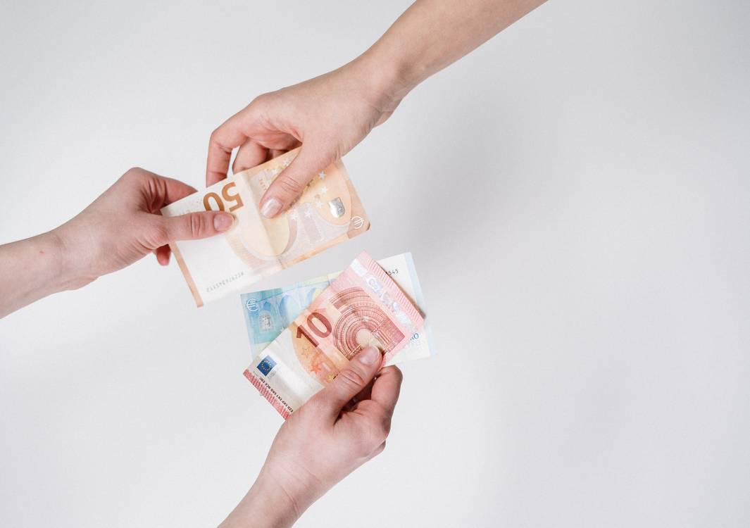 laarikoba's tweet photo. This is a free resource aiming to have those awkward conversation about personal finance management.

Learn how to make better financial decisions and take back control!

Visit https://t.co/xYjMI3OXCe to get started 💵 https://t.co/3tOt8MsCQJ