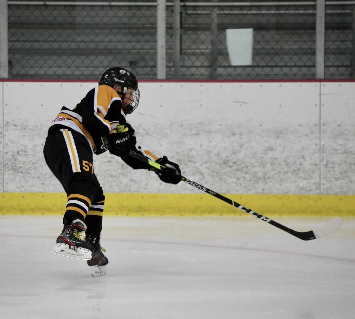 Himes412's tweet photo. Rough Start!
After 1 period here at #CenterIceArena 

#Hornets 1
#Badgers 4

Shots: MLH-3  AVA-11
#SundayFunday #MtLebanon #AlleghenyValley #PAHL #Bantam #HockeyTwitter https://t.co/pTBY6NubIC