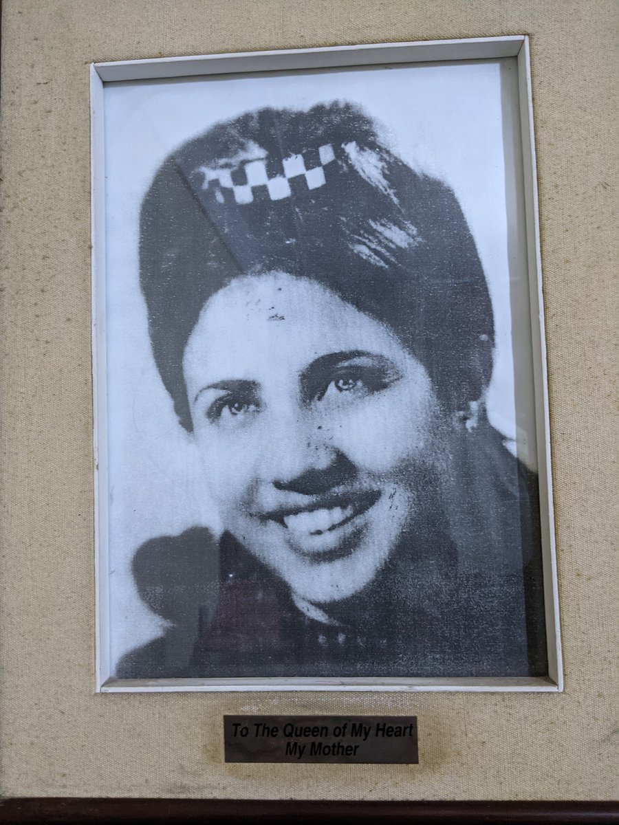 أمي الحبيبة 
أنا مازلتُ يا أمي على قبرِكْ هنا طفلاً يبيعُ الصبرْ. أُناديكِ وأنتظرُ.يجيءُ الردّ.وأصبحَ بيننا سدٌ.وماذا خلفَ هذا السدّ؟بدأْنا العدّ.أنا طفلٌ حديثُ العهدِ باليُتمِ.ولا أدري وماذا بعدْ؟فمنْ بعدَك عليَّ يرُدْ؟ومَن بعدَكْ إذا قبَّلتُ كفَّيهِ أذوقُ الشهدْ؟