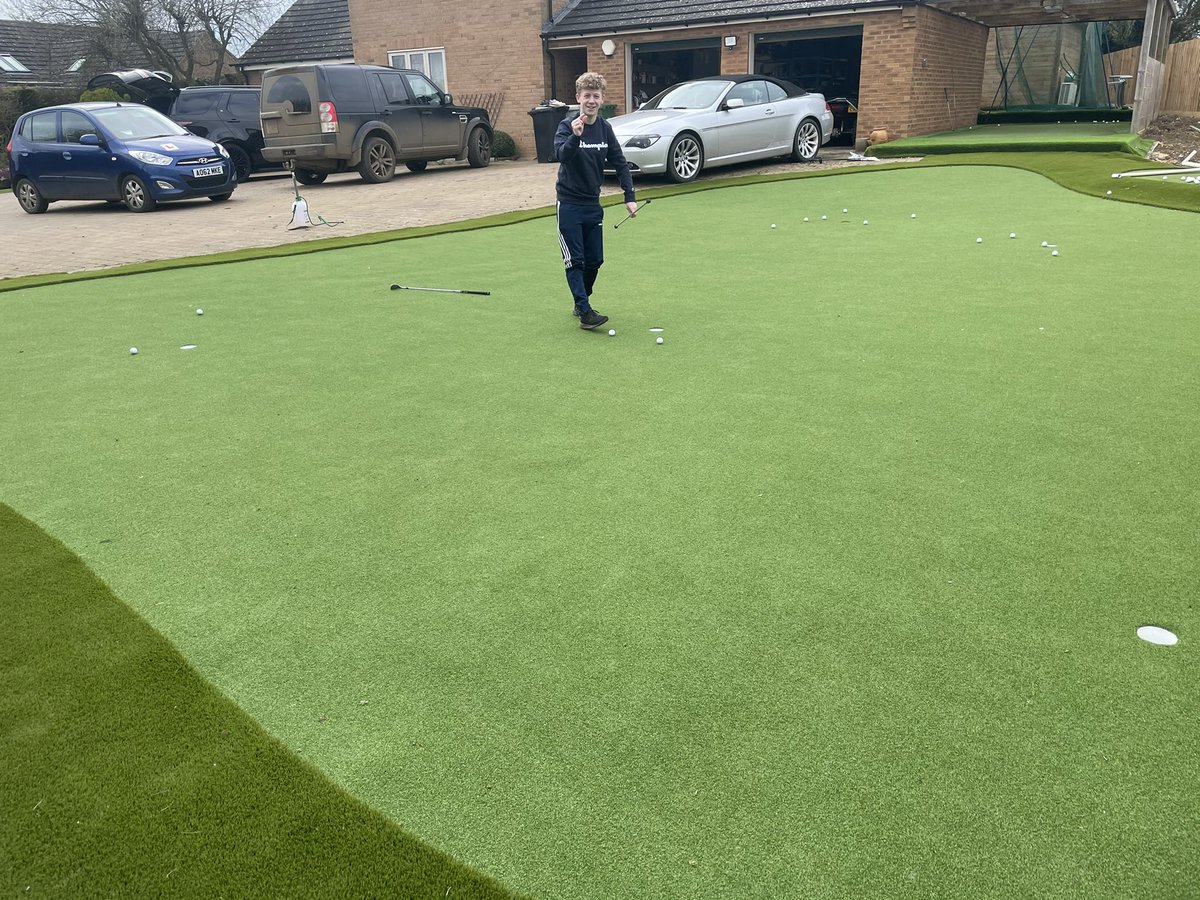 HiggsBowlChamp's tweet photo. 1st chipping comp of the year! #only1winner @oscarbell11 😂 https://t.co/nSccOhNNmw