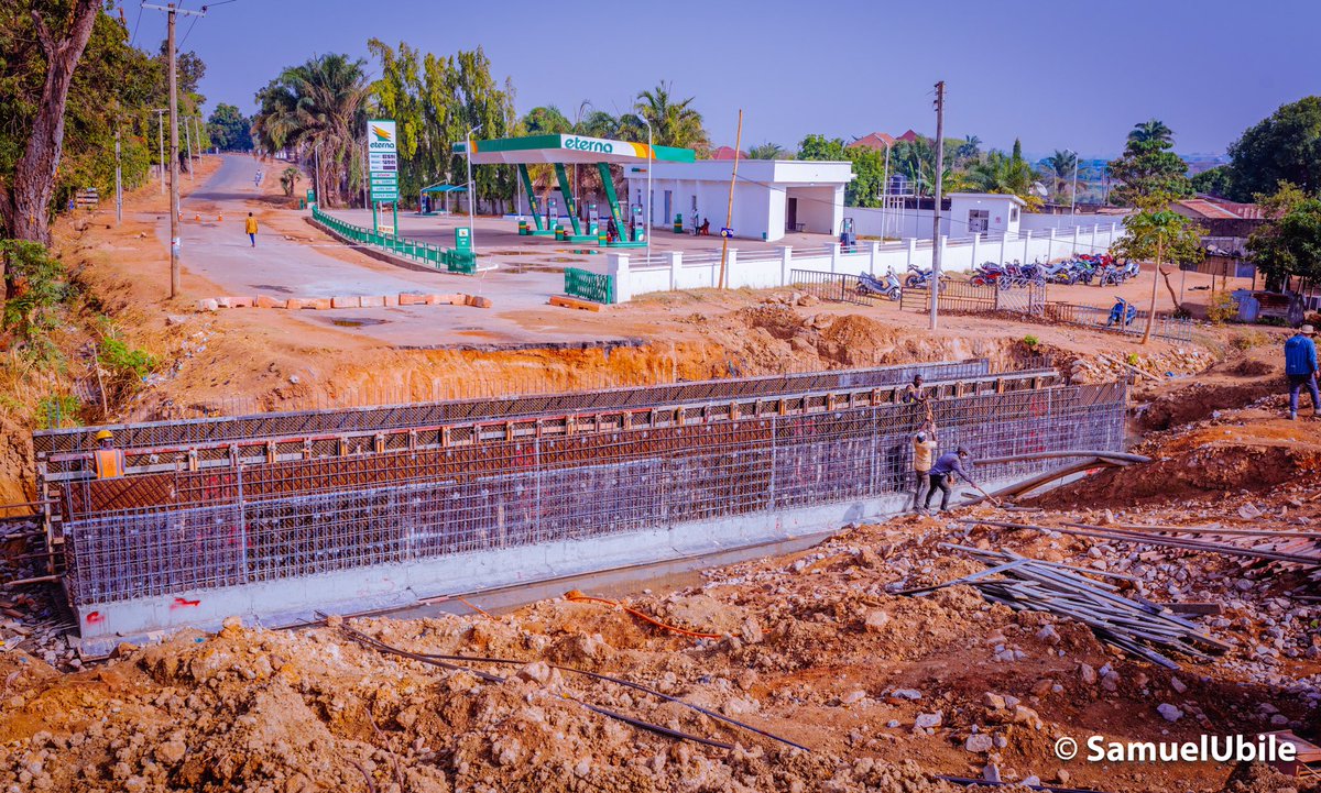 SamuelUbile's tweet photo. #KadunaUpdates : Dualisation of Aliyu Makama Road from Station Roundabout to Television road By @CCECCKADUNA
Item of work: Culvert work at Chainage : CH0+748
📸 : @SamuelUbile
#KadunaUrbanRenewal #Infrastructure #TeamElrufai #CCECC
Date 21-Mar-2021 https://t.co/VZYHk5Tm5G