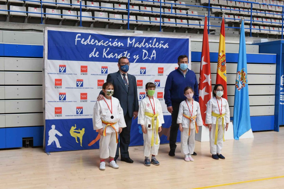 deportesleganes's tweet photo. Hoy en el #PabellónEuropa, Juegos deportivos de #karate competición #DEUKO de @fmkarate @vpkarate
Felicidades campeones!
🏆 Les ha acompañado Miguel A. Gutiérrez, Concejal de #Deportes @AytoLeganes. https://t.co/wDWISUjjui