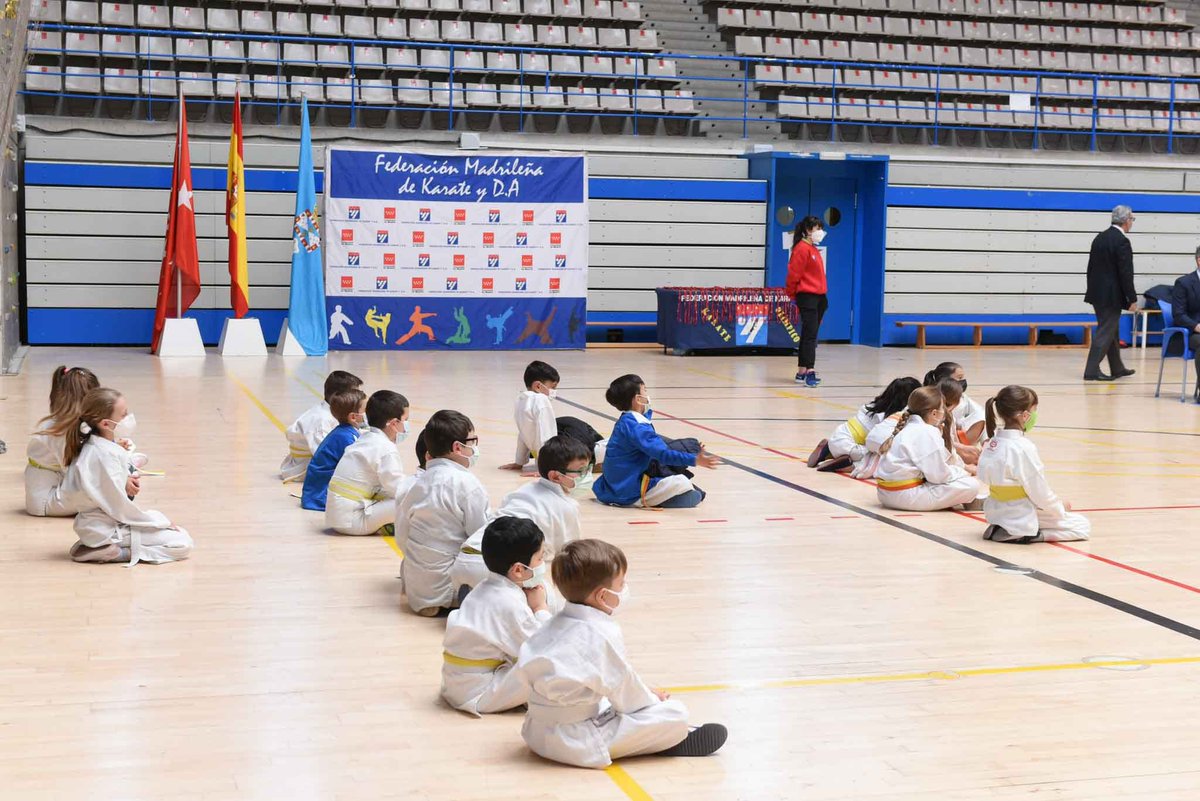 deportesleganes's tweet photo. Hoy en el #PabellónEuropa, Juegos deportivos de #karate competición #DEUKO de @fmkarate @vpkarate
Felicidades campeones!
🏆 Les ha acompañado Miguel A. Gutiérrez, Concejal de #Deportes @AytoLeganes. https://t.co/wDWISUjjui