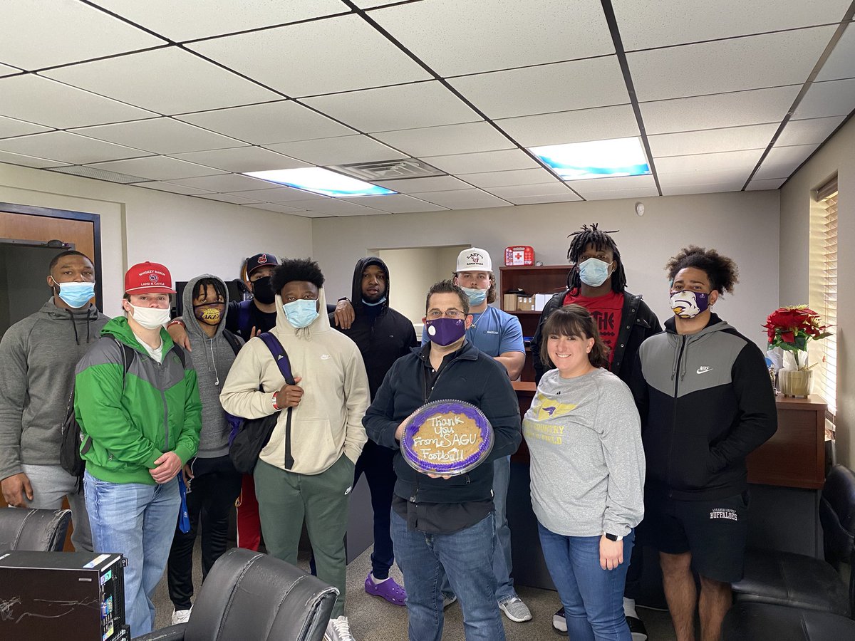 cantcheckmike3's tweet photo. We appreciate everything IT does for us @SAGU_Football #team3 #sagu3d https://t.co/6LEI8oPXro