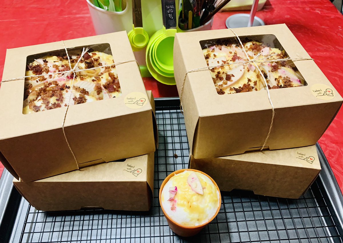 iamMsKhay's tweet photo. This is hard work π π€¦π½ββοΈπ€ͺ
#QuarantineLife #quarantinediaries #bakingislife https://t.co/uK93S1pski