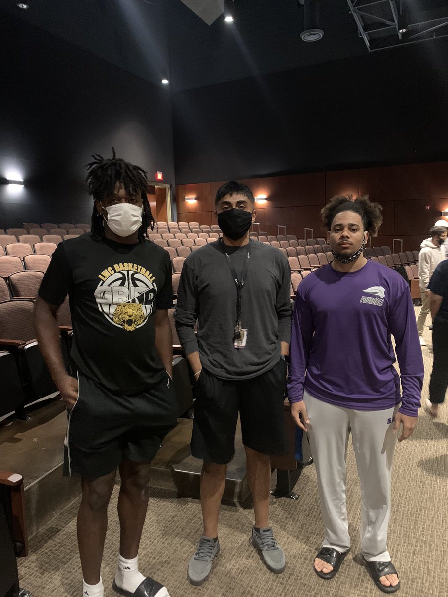 cantcheckmike3's tweet photo. Hands down then best RA in the game @SAGU_Football #team3 #sagu3d https://t.co/UIrMuuIwK3