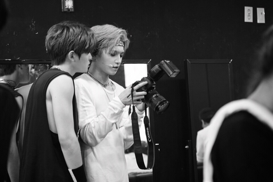nabiYongie's tweet photo. @321_Soleil_Lune I like JY because something about them feel so real 🥺🤧 I can't even explain it in words. Maybe it's the stare they give to each other, the simple glances, the physical touch, the smiles. everything abt them screams comfort 🥺 just look at them uwu
 #JAEYONG321 #JAEHYUN #TAEYONG https://t.co/n6yAHcKtpb