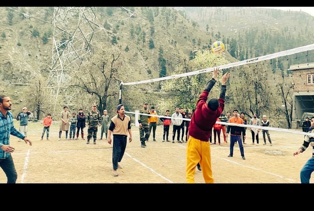 pspathania2333's tweet photo. #VolleyballCompetition #IndianArmy
#Gingle #Uri https://t.co/8R0anxWpil