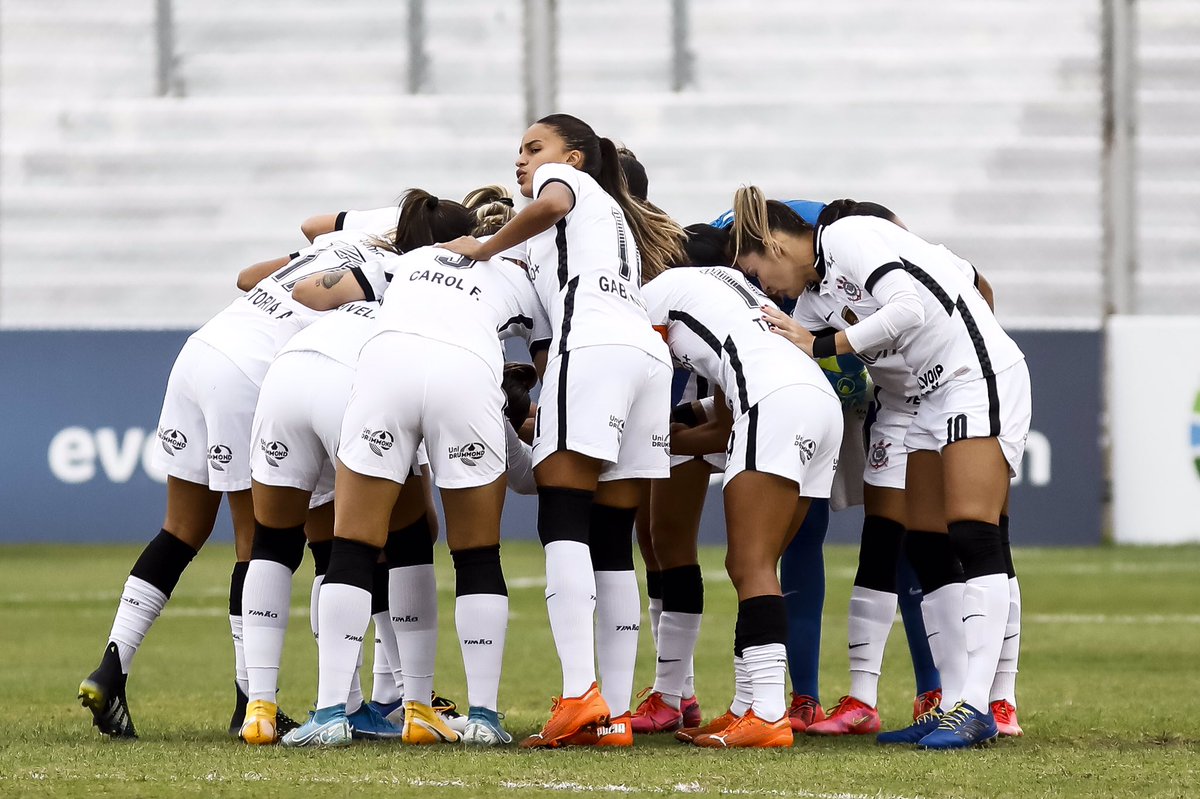 asbrabas's tweet photo. Alô, Fiel! 

Domingão com o Coringão em campo, hein?! Às 17h, com transmissão no Facebook, enfrentaremos a Universidad de Chile, valendo o terceiro lugar da Libertadores Feminina. Contamos com a torcida de todos vocês! https://t.co/lDMaSLKi67