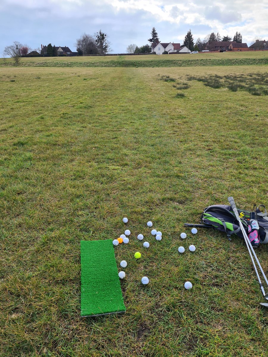 Couldn't resist a little wander to the common to work on some pitching. Living in a flat doesn't make practice so easy! 🤣 1 week to go, gotta get dialled in!