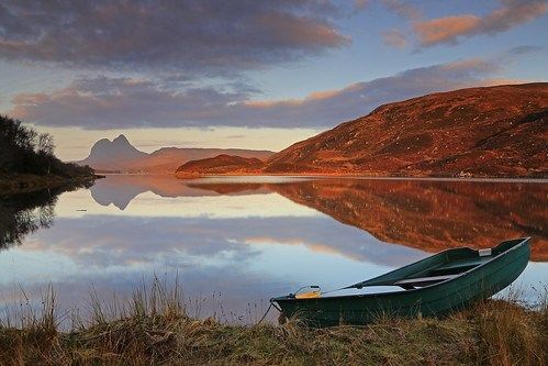 A Calm Cam Loch., a photo by Gordie Broon buff.ly/34fZgxk #Scotland #photography #landscape