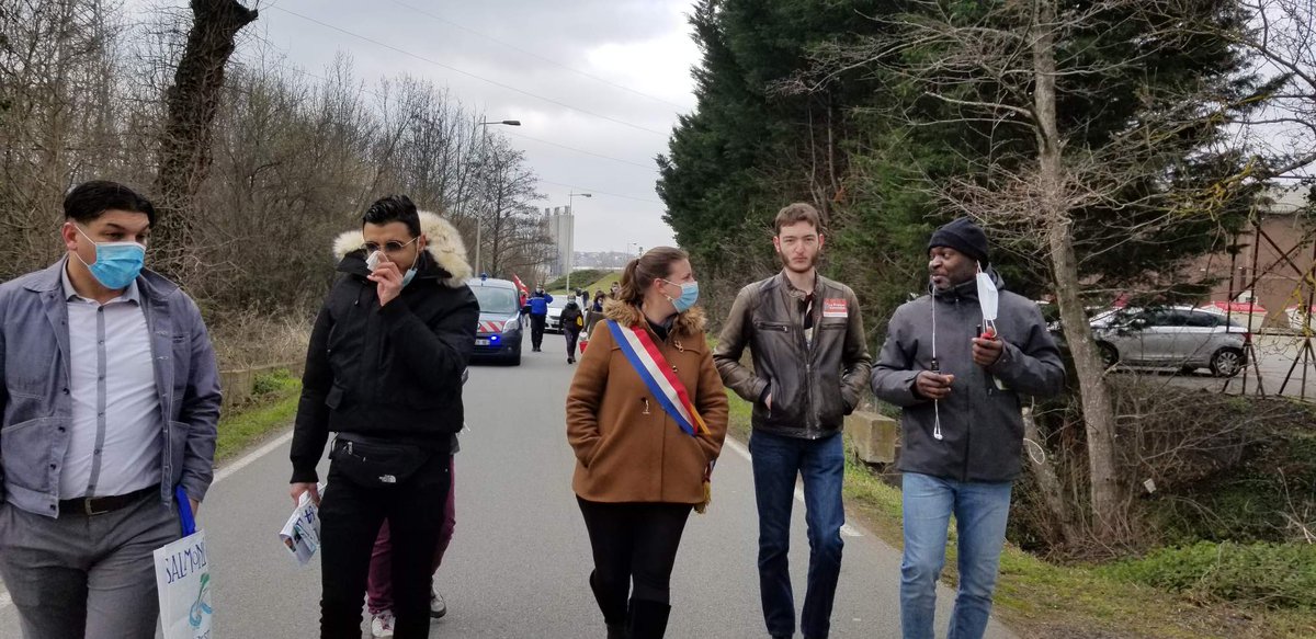 Présent pour la marche pour l'eau à Volvic avec <a href="/FranceInsoumise/">La France insoumise</a> et <a href="/MathildePanot/">Mathilde Panot</a>.
#votationcitoyenne
L'eau est à nous ! Pas aux multinationales.