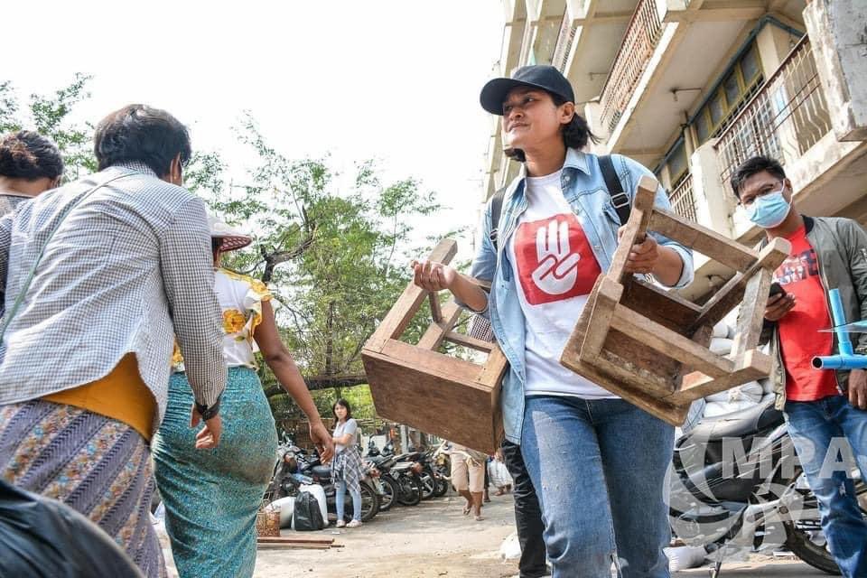 maytoekhine's tweet photo. Junta threatened Railway workers who took part in CDM to move out from their housings by Mar 25th. On top of having no income, these families will now also lose shelter.
So did this stop them from doing CDM?
These pictures will tell you.
#WhatsHappeningInMyanmar
#Mar21Coup https://t.co/WeqOOaLaFW
