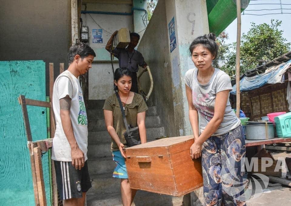 maytoekhine's tweet photo. Junta threatened Railway workers who took part in CDM to move out from their housings by Mar 25th. On top of having no income, these families will now also lose shelter.
So did this stop them from doing CDM?
These pictures will tell you.
#WhatsHappeningInMyanmar
#Mar21Coup https://t.co/WeqOOaLaFW