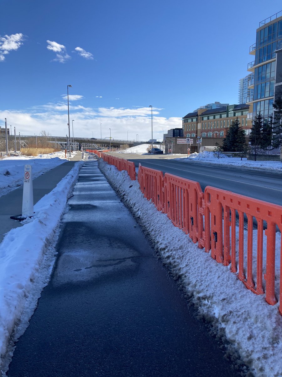 cityofcalgary's tweet photo. Reminder: Elbow Dr. SW – Northbound curb lane between 38 Ave. SW &amp; 4 St. SW is now an Adaptive Roadway for use by those who are walking/running/cycling &amp; is closed to motor vehicles 7 days/wk.

View a list of all Adaptive Roadways: https://t.co/xiQF1v1zyz https://t.co/eKGabY8i2T