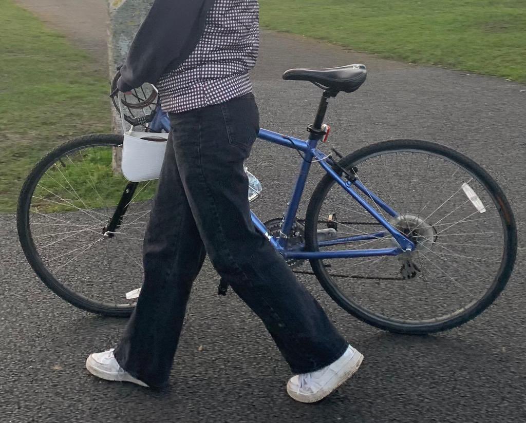 TeriKelly33's tweet photo. My precious Kona Dew hybrid bike was stolen yesterday from Trinity St. If you see her, say hello -(and DM me). I brought little when I came from Canada but I brought this bike. If you can love a thing, I loved my Dew. #heartbroken #stolenbikedublin #stolenbikeireland https://t.co/gfivdQ13N1