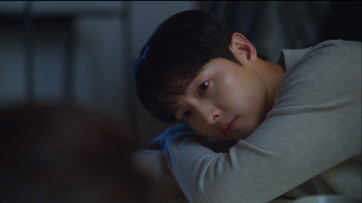iconickdramas's tweet photo. The way Vincenzo looks at Cha young like she is his whole world 🥺 #Vincenzo #VincenzoEP10 https://t.co/hpm3obA1g9