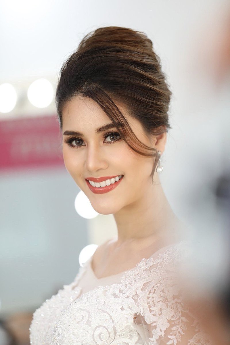 Puttan_KMCN's tweet photo. วันนี้รับบทเป็น...เจ้าสาว

แต่งชุดเจ้าสาวพร้อมแล้ว รอแค่เจ้าบ่าวมาขอ🤎👰🏻‍♀️😜🤣

คลาสสอนแต่งหน้าสวยๆ>> Nanna Nicelybeauty
Make up Chitdesign Mark II (พี่หน่อย เวดดิ้งเสิงสาง)
Hair Pipatpong Phairoh https://t.co/BWyWnbvkJd