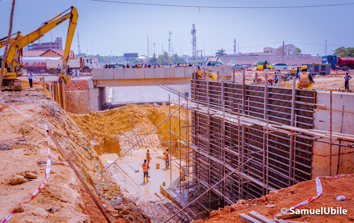 SamuelUbile's tweet photo. #KadunaUpdates : Update on Lenventis Underpass by @CCECCKADUNA
Status: excavation and placing of form work for the last part of the retaining wall for the underpass.
📸 : @SamuelUbile
#KadunaUrbanRenewal #Infrastructure #TeamElrufai #CCECC
Date 21-Mar-2021 https://t.co/VOGIxX2nQN