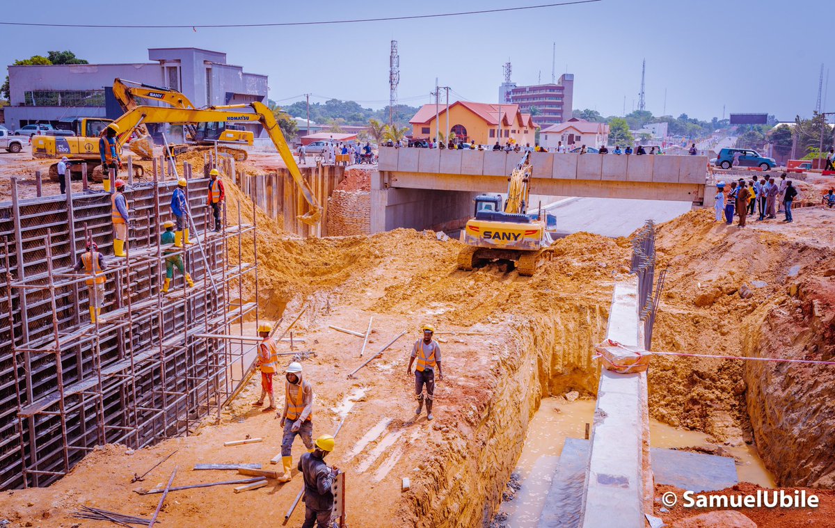 #KadunaUpdates : Update on Lenventis Underpass by @CCECCKADUNA 

Status: excavation  and placing of form work for the last part of the retaining wall for the underpass.

📸 : @SamuelUbile

#KadunaUrbanRenewal #Infrastructure #TeamElrufai #CCECC 

Date 21-Mar-2021