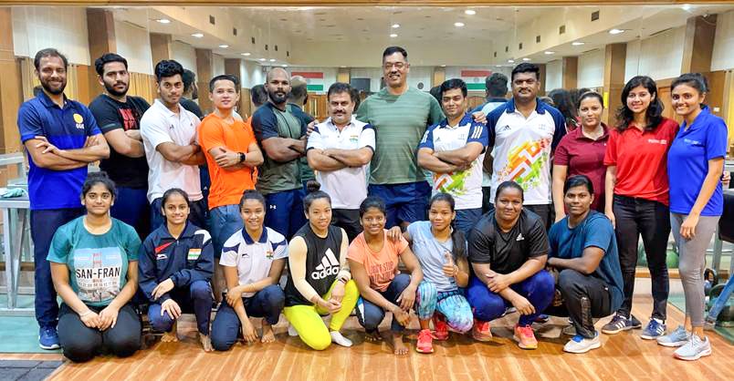 RFYouthSports's tweet photo. The Sports Science & Medicine Team of @RFhospital has been pivotal in supporting the athletes of Indian Weightlifting team in areas of injury prevention, rehab and recovery.
@IWF_India
#rfys #reliancefoundation #rfhospital #weightlifting https://t.co/khvPSwXDAP