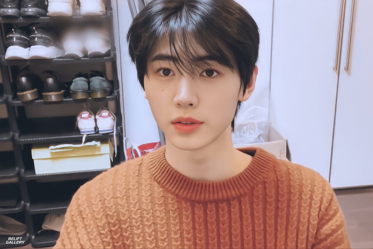 szuardis's tweet photo. "jangan terlalu              "gue ga bisa
sayang sama                 ngasih lo
gue ya?"                          kepastian." https://t.co/gXkeqdAk6Y