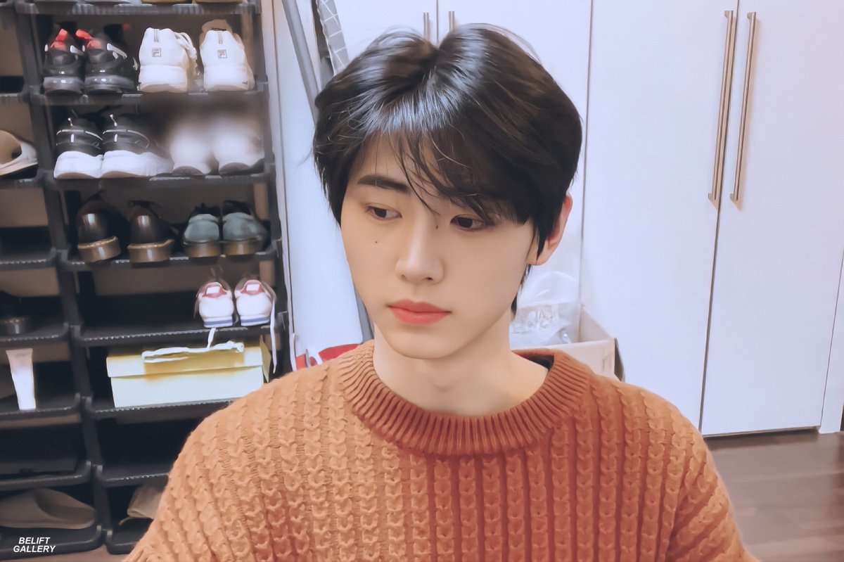 szuardis's tweet photo. "jangan terlalu              "gue ga bisa
sayang sama                 ngasih lo
gue ya?"                          kepastian." https://t.co/gXkeqdAk6Y