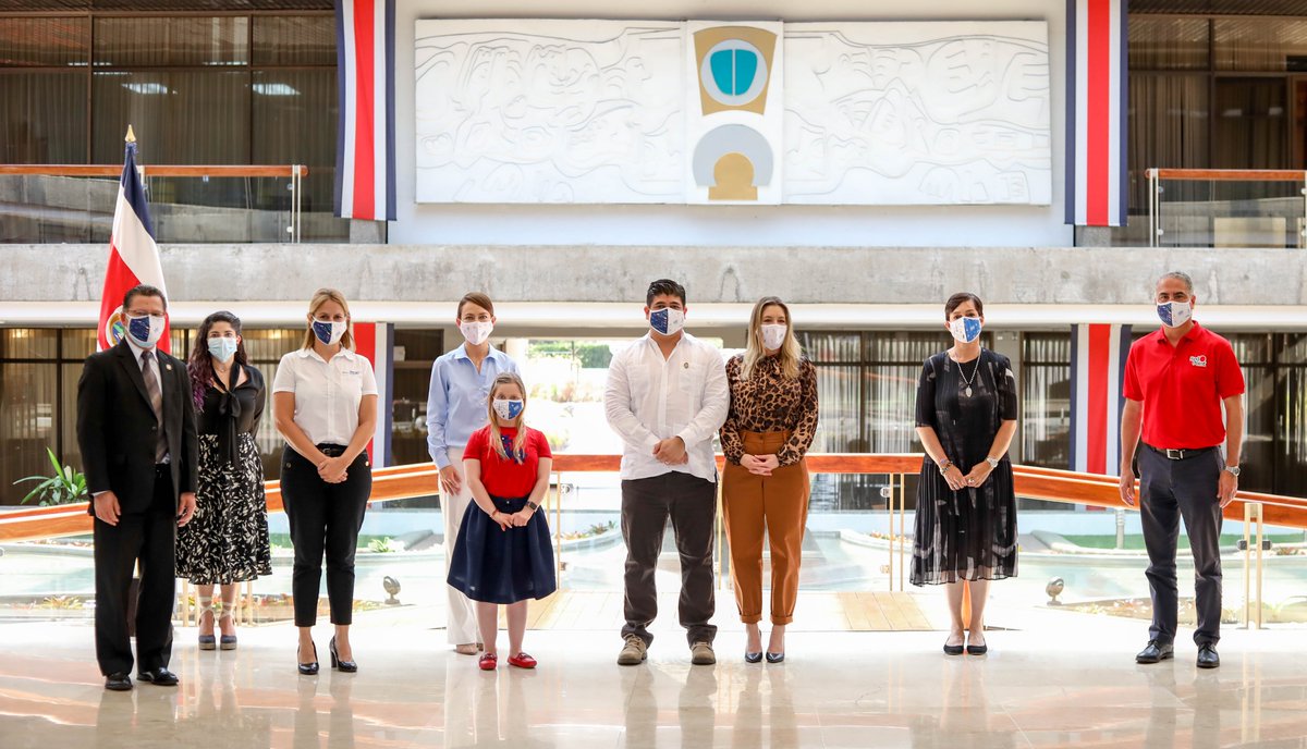 CarlosAlvQ's tweet image. 21 de marzo, Día Mundial del Síndrome de Down
Gracias Daniel, Andrea, Natalia, David y José Antonio por la visita. Llevaré con orgullo estas medias, camiseta y mascarilla que nos enorgullece por ser #diferentesperoiguales #conectemonos 
Gracias Diversock, Red Point, @porlagenteWM